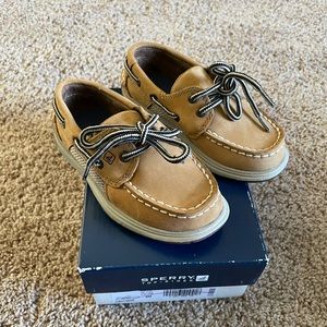 NIB-Boys Sperry boat shoe, size 8